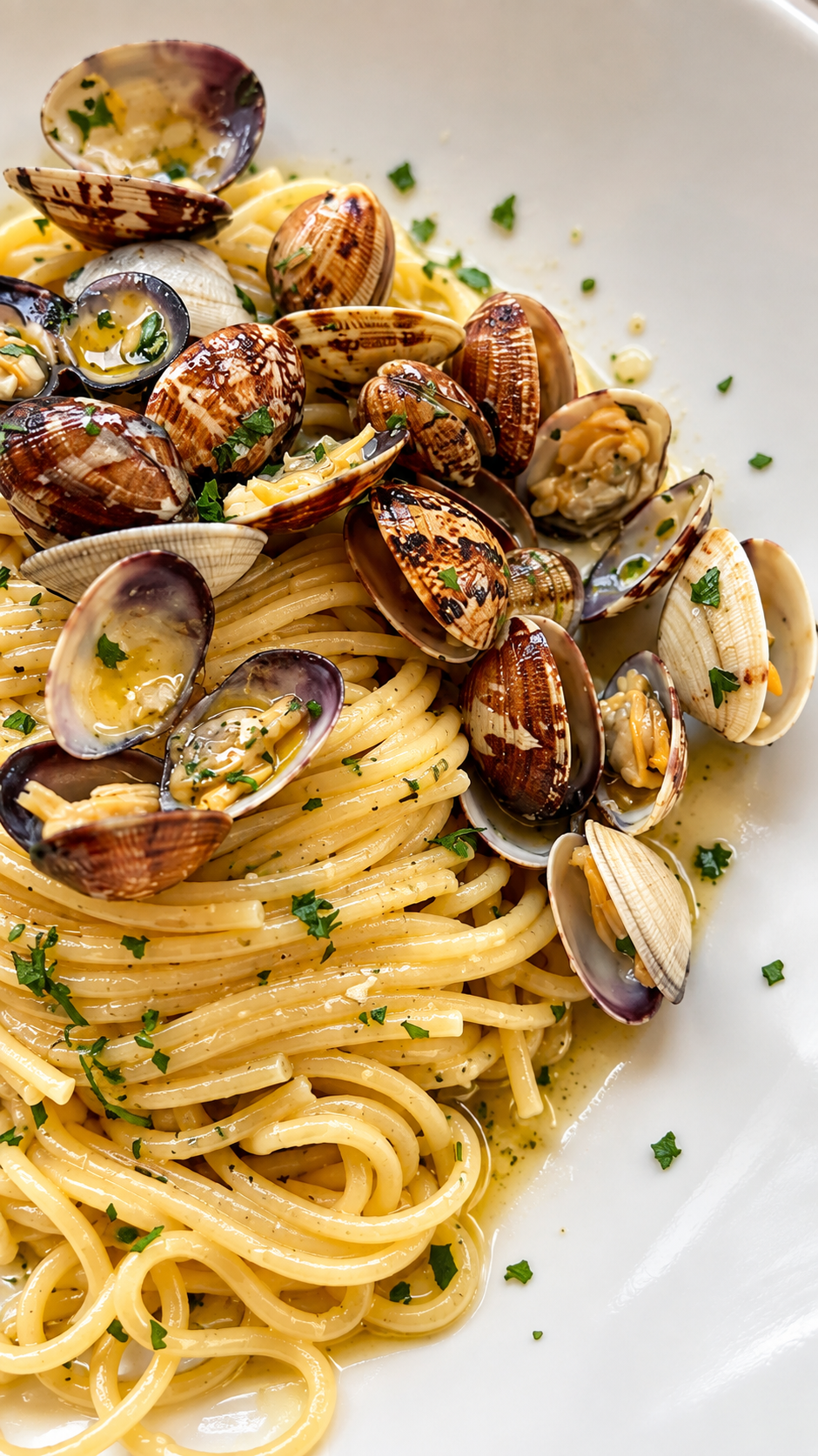 Spaghetti alle vongole veraci con prezzemolo