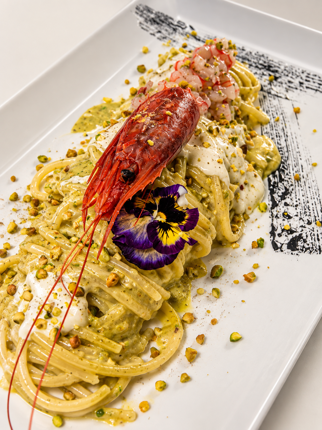 Spaghetti alla crema di pistacchio con gambero rosso